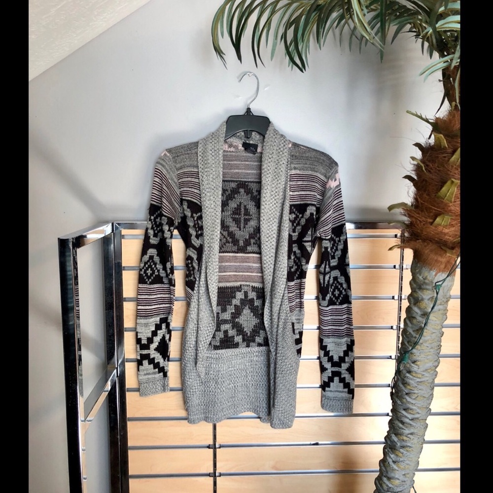 SALE🎉🎉Rue21 Pink& grey Cardigan